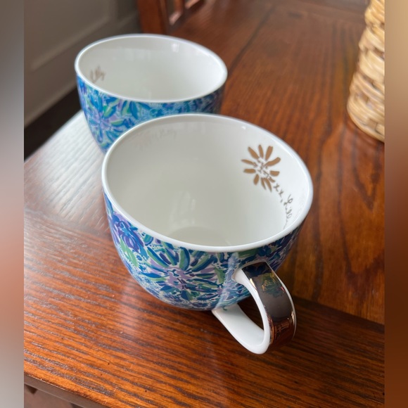 Lilly Pulitzer Ceramic Mugs - set of 2 - Picture 4 of 8